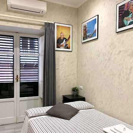 Bed No Breakfast Ak Hotel Napoli Bagian luar foto
