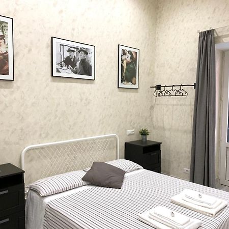 Bed No Breakfast Ak Hotel Napoli Bagian luar foto