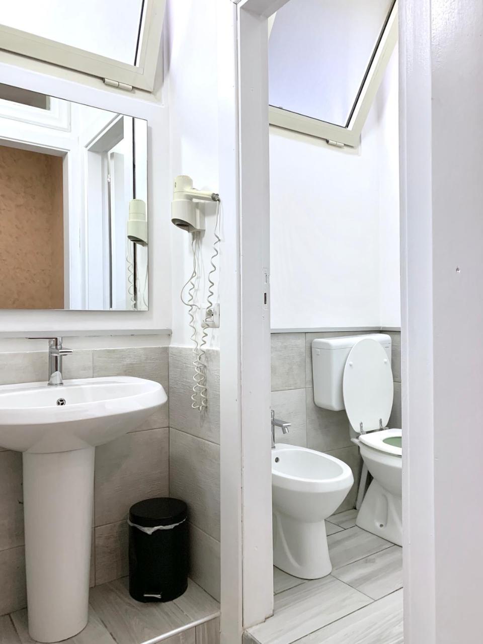 Bed No Breakfast Ak Hotel Napoli Bagian luar foto