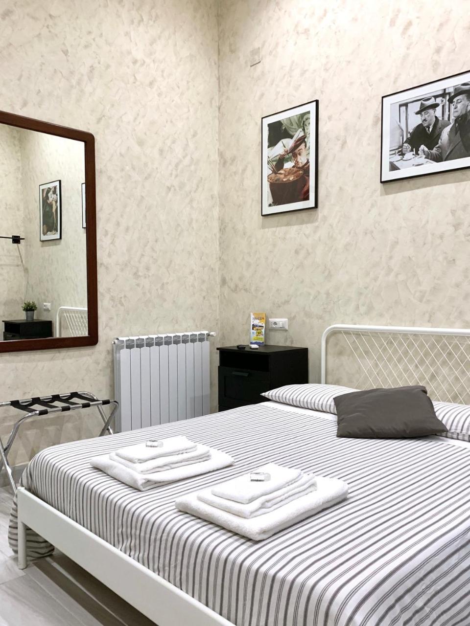 Bed No Breakfast Ak Hotel Napoli Bagian luar foto