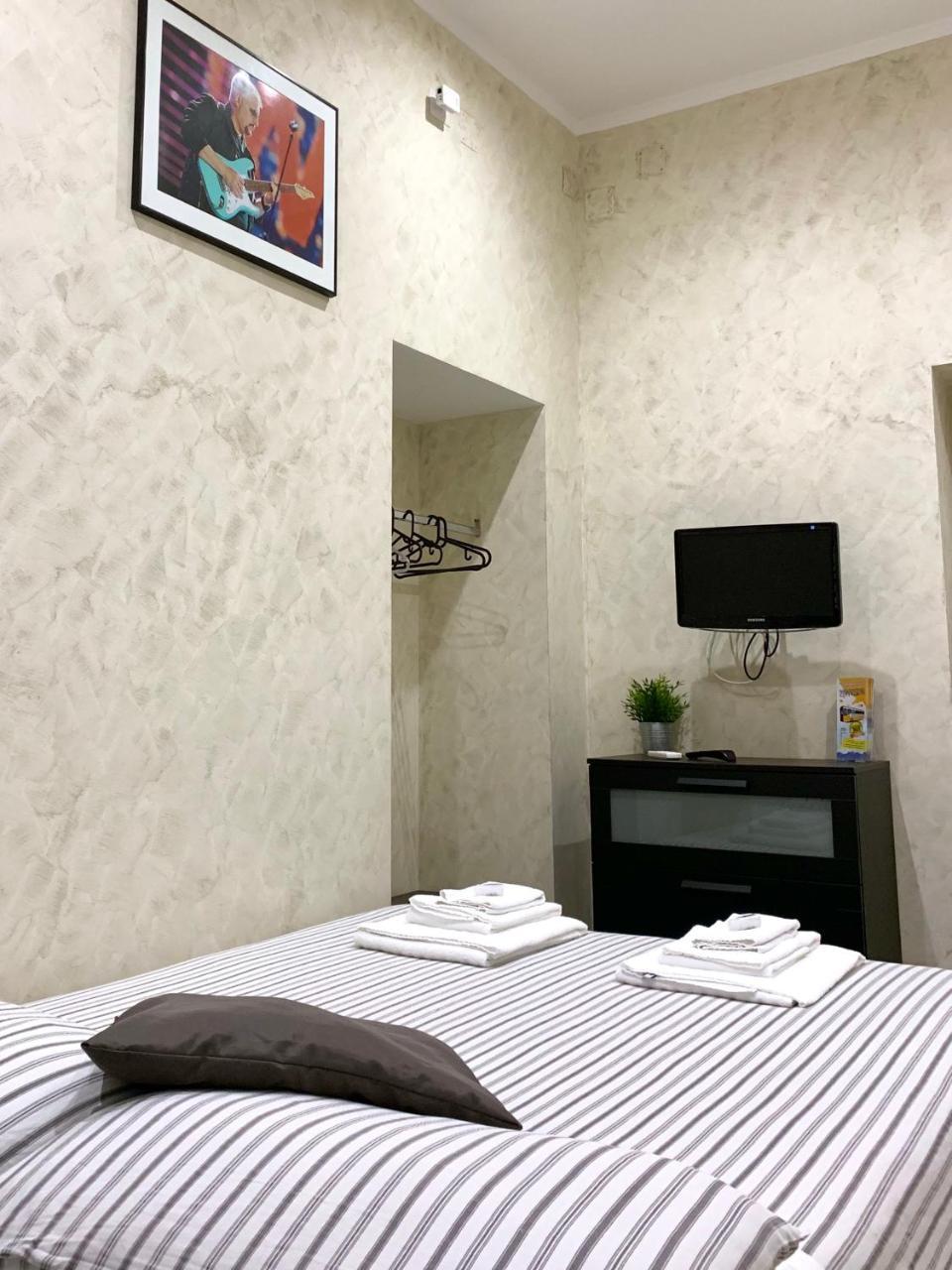 Bed No Breakfast Ak Hotel Napoli Bagian luar foto