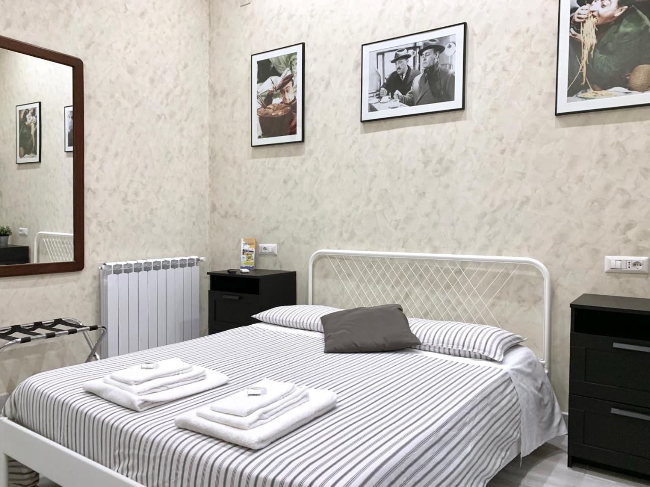 Bed No Breakfast Ak Hotel Napoli Bagian luar foto