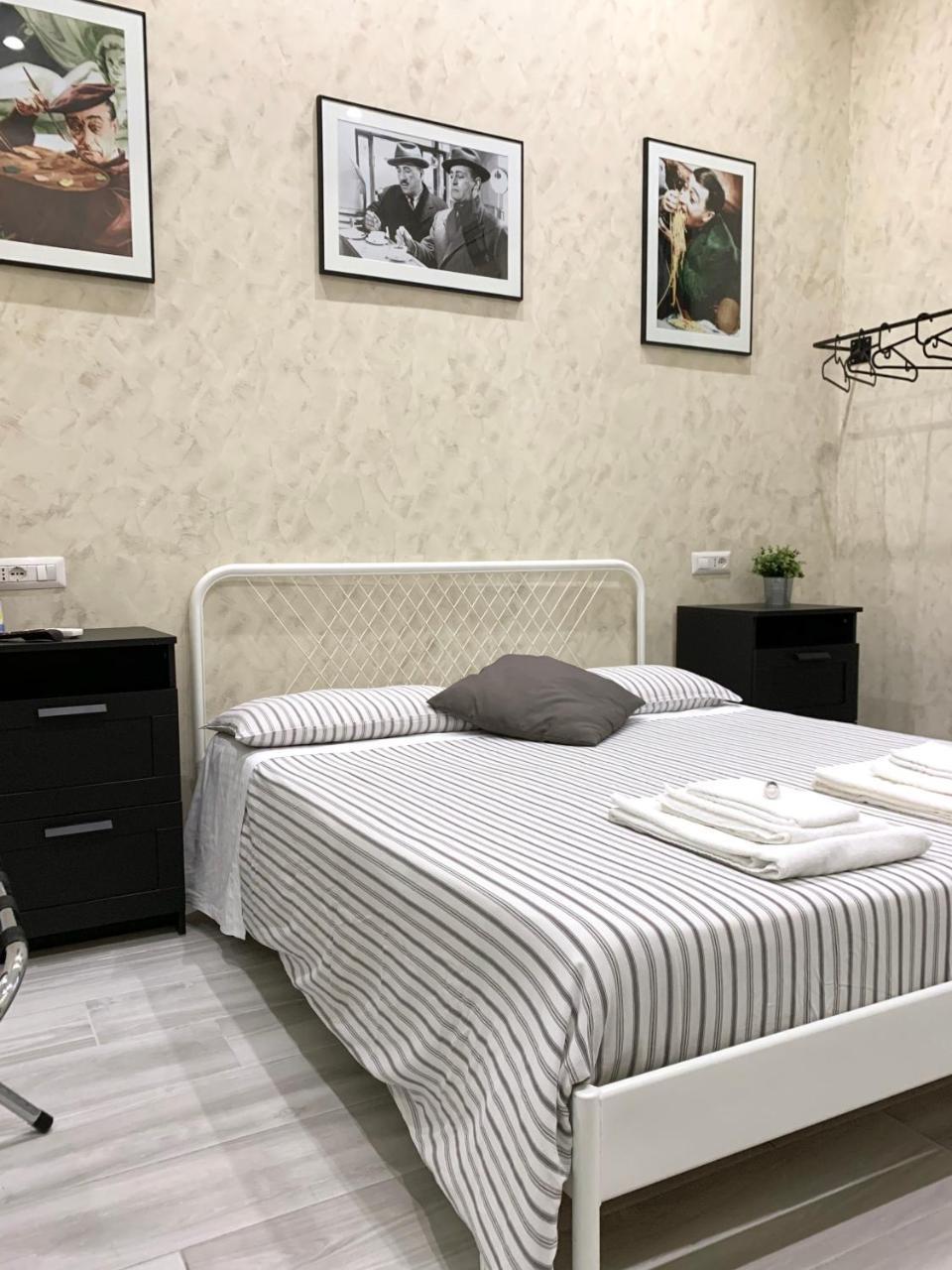 Bed No Breakfast Ak Hotel Napoli Bagian luar foto