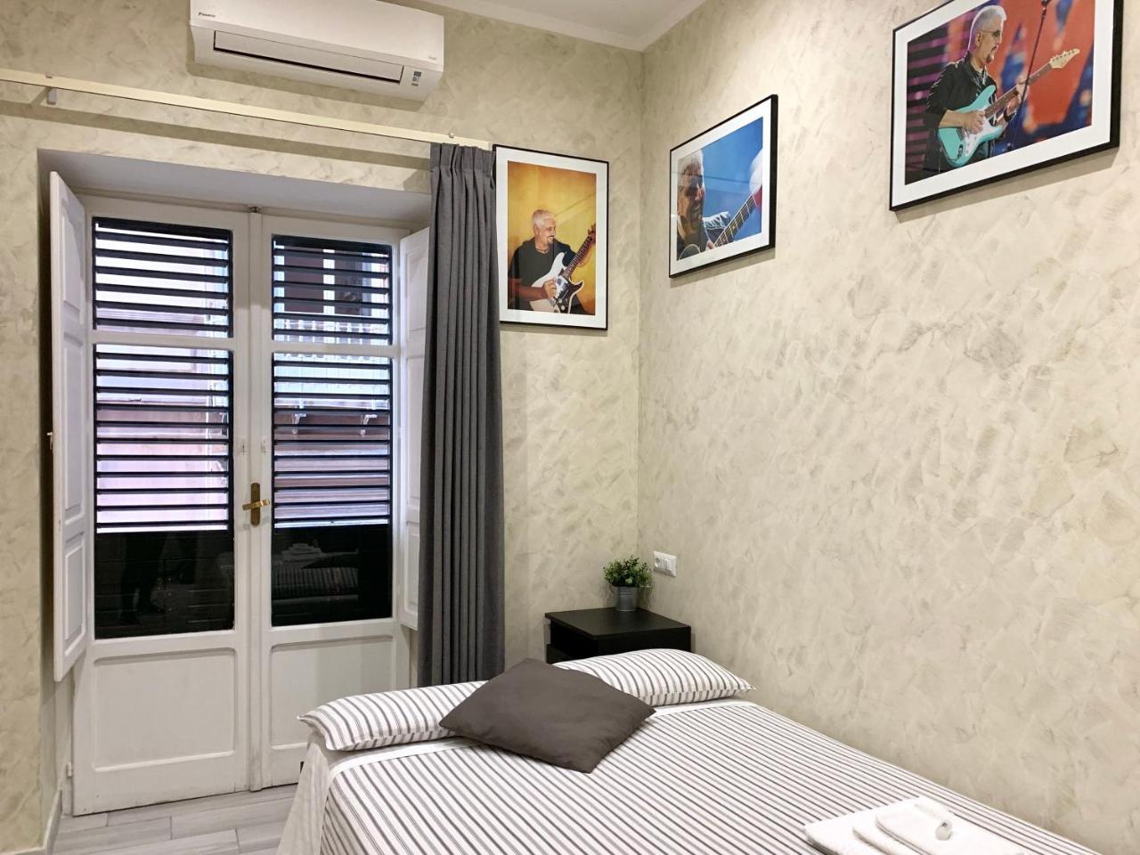 Bed No Breakfast Ak Hotel Napoli Bagian luar foto
