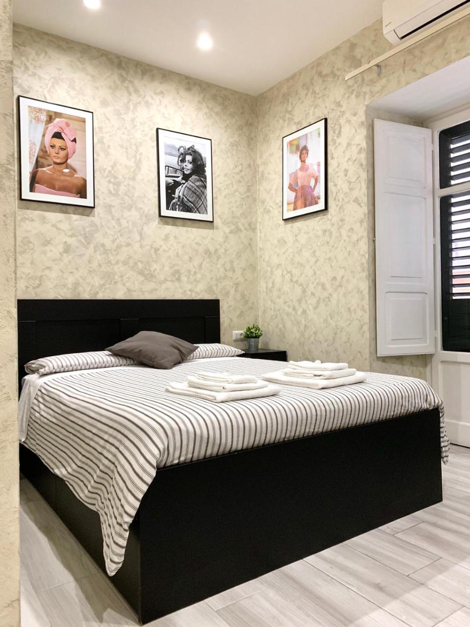 Bed No Breakfast Ak Hotel Napoli Bagian luar foto
