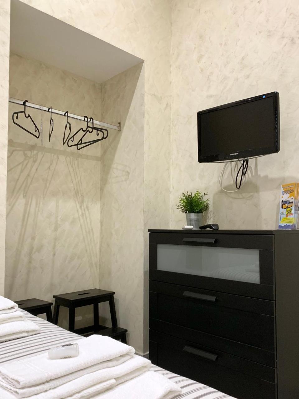 Bed No Breakfast Ak Hotel Napoli Bagian luar foto