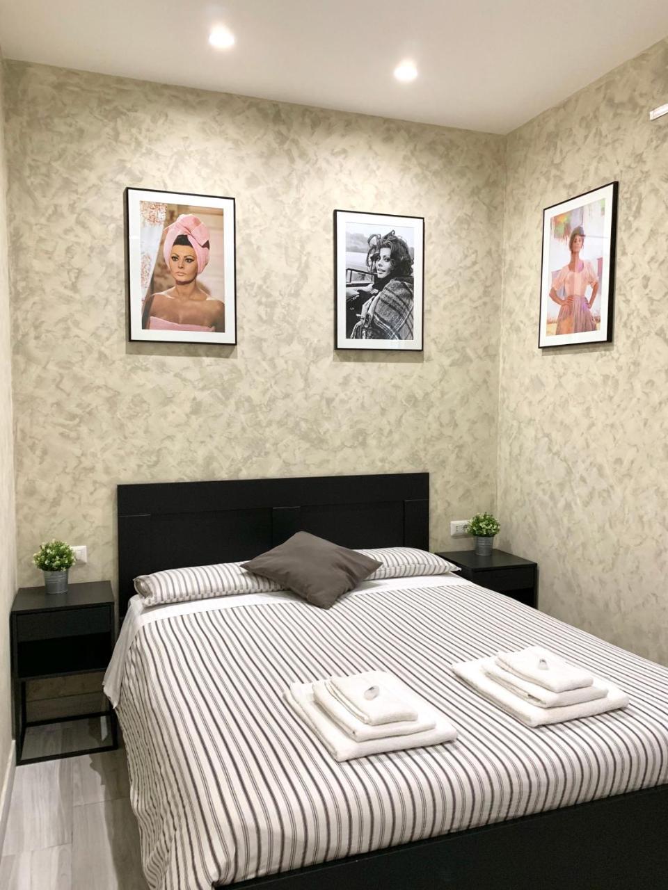 Bed No Breakfast Ak Hotel Napoli Bagian luar foto